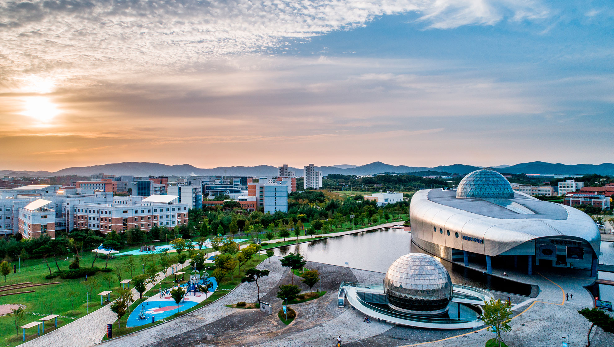 함께 걷는 힘 광주의 내일을 엽니다.